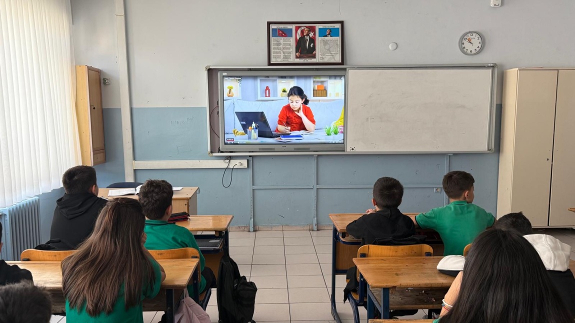 BİREYSEL ÖĞRENME PLATFORMU MEBİ TANITIMI ÖĞRENCİLERE YAPILDI